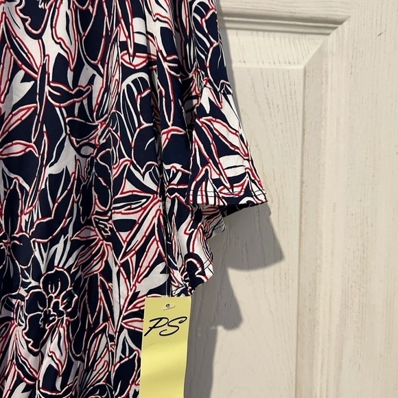 NWOT PerSeption Red, White and Blue Floral Design with a Twist Tie on Front - Picture 5 of 5